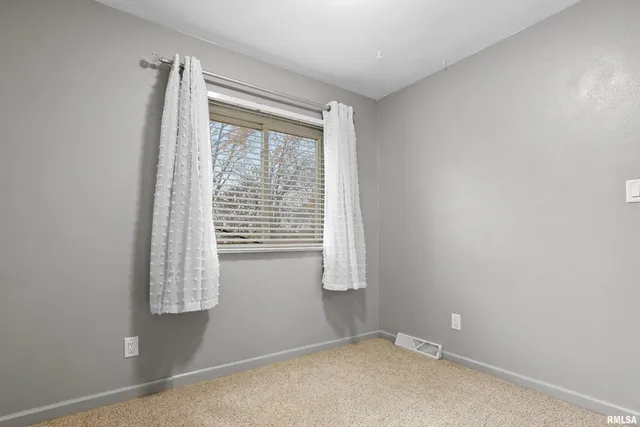 $169,900 | 624 South Sweetbriar Drive, Chillicothe, IL 61523