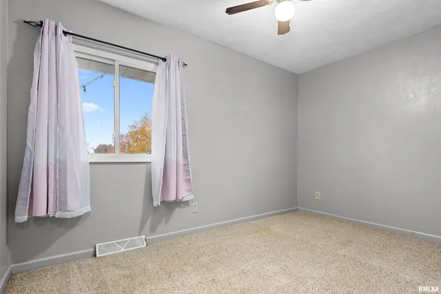 $169,900 | 624 South Sweetbriar Drive, Chillicothe, IL 61523