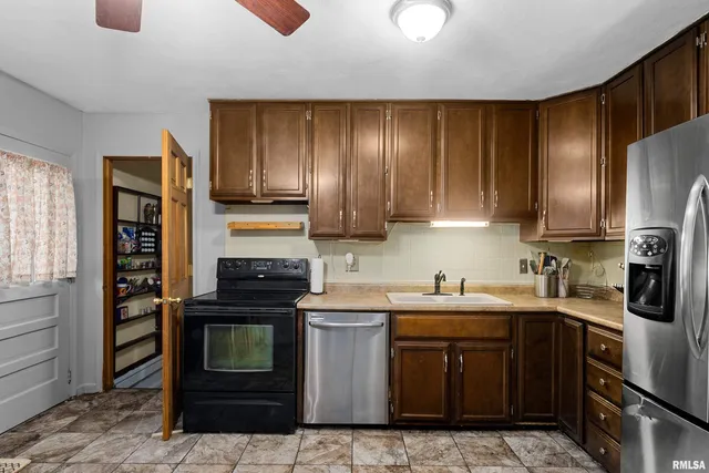 $169,900 | 624 South Sweetbriar Drive, Chillicothe, IL 61523