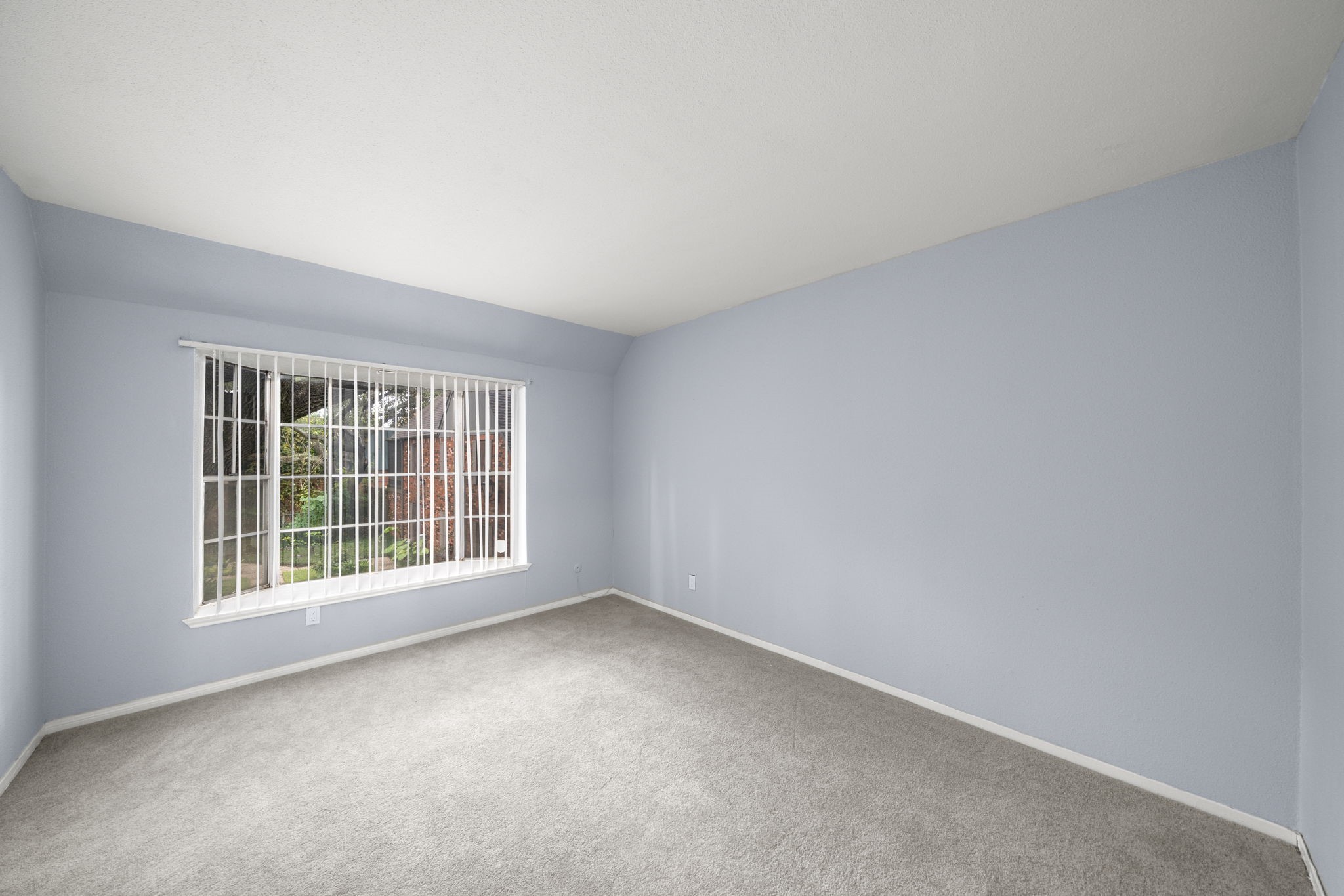 11550 Chimney Rock Road, Unit 521 Houston, TX 77035 - Photo 21 of 30 an empty room with a window