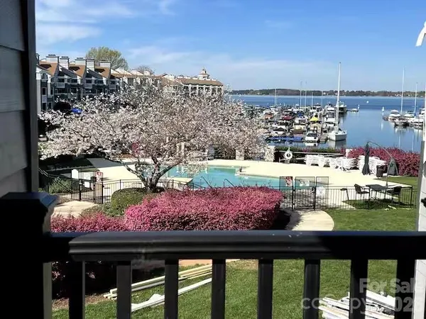 $425,000 | 18857 Vineyard Point Lane, Cornelius, NC 28031