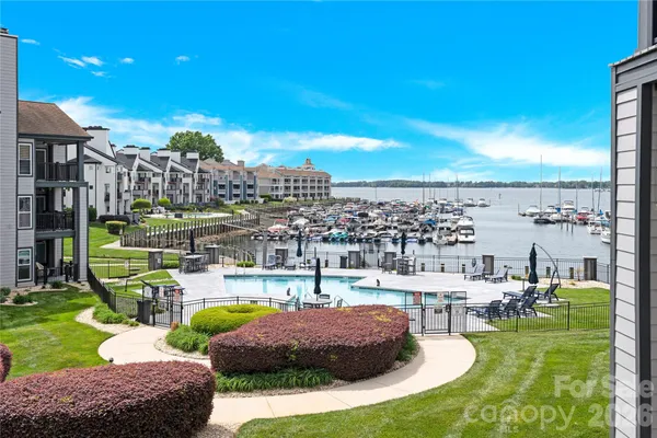 $425,000 | 18857 Vineyard Point Lane, Cornelius, NC 28031