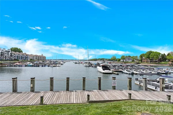 $425,000 | 18857 Vineyard Point Lane, Cornelius, NC 28031