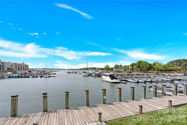 $425,000 | 18857 Vineyard Point Lane, Cornelius, NC 28031