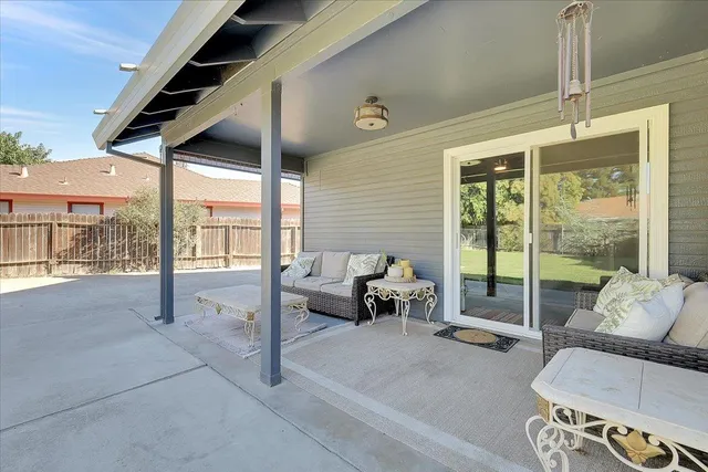 a view of a house with backyard and porch