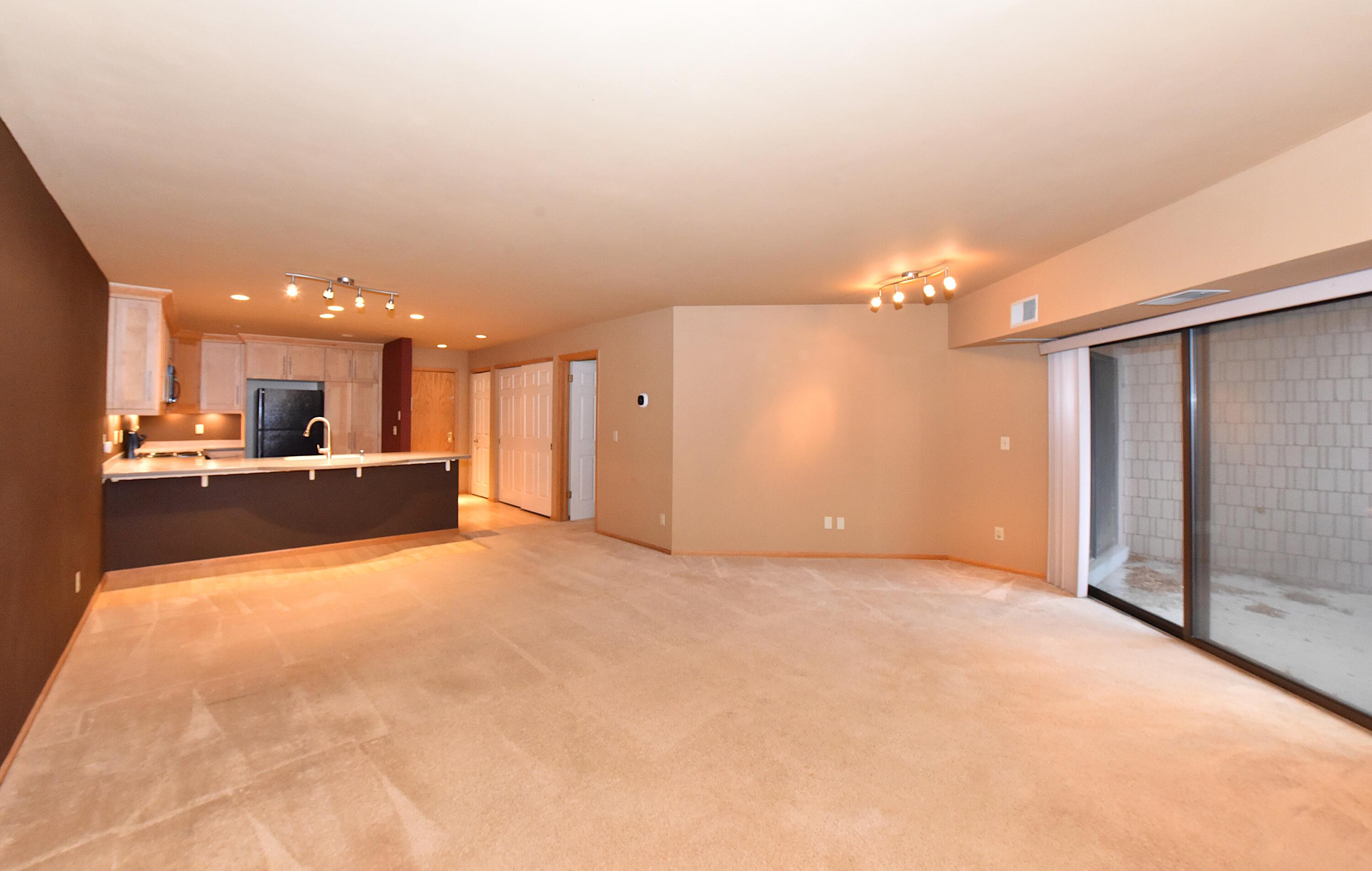 1600 West Green Tree Road, Unit A 101 Glendale, WI 53209 - Photo 11 of 32 DSC_5925