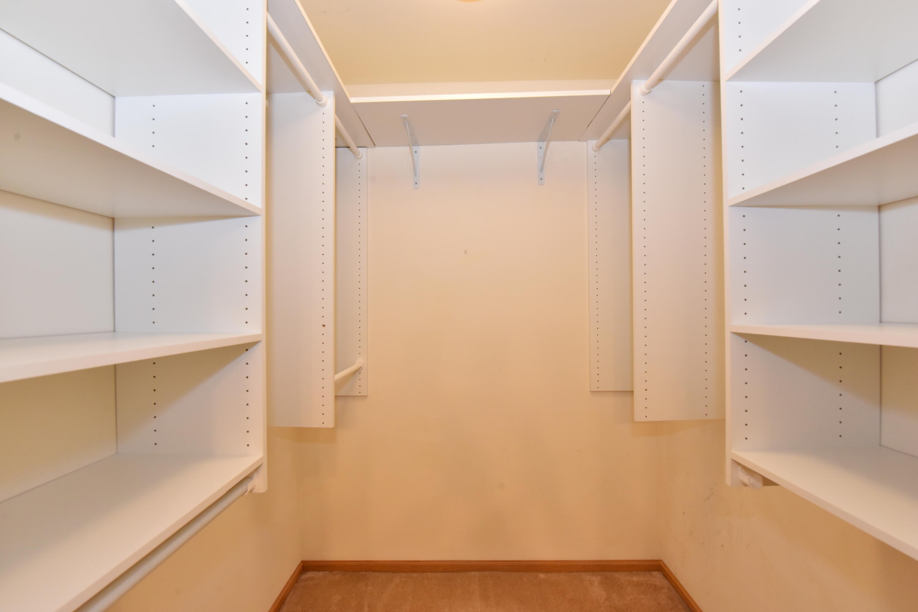 1600 West Green Tree Road, Unit A 101 Glendale, WI 53209 - Photo 16 of 32 DSC_5937