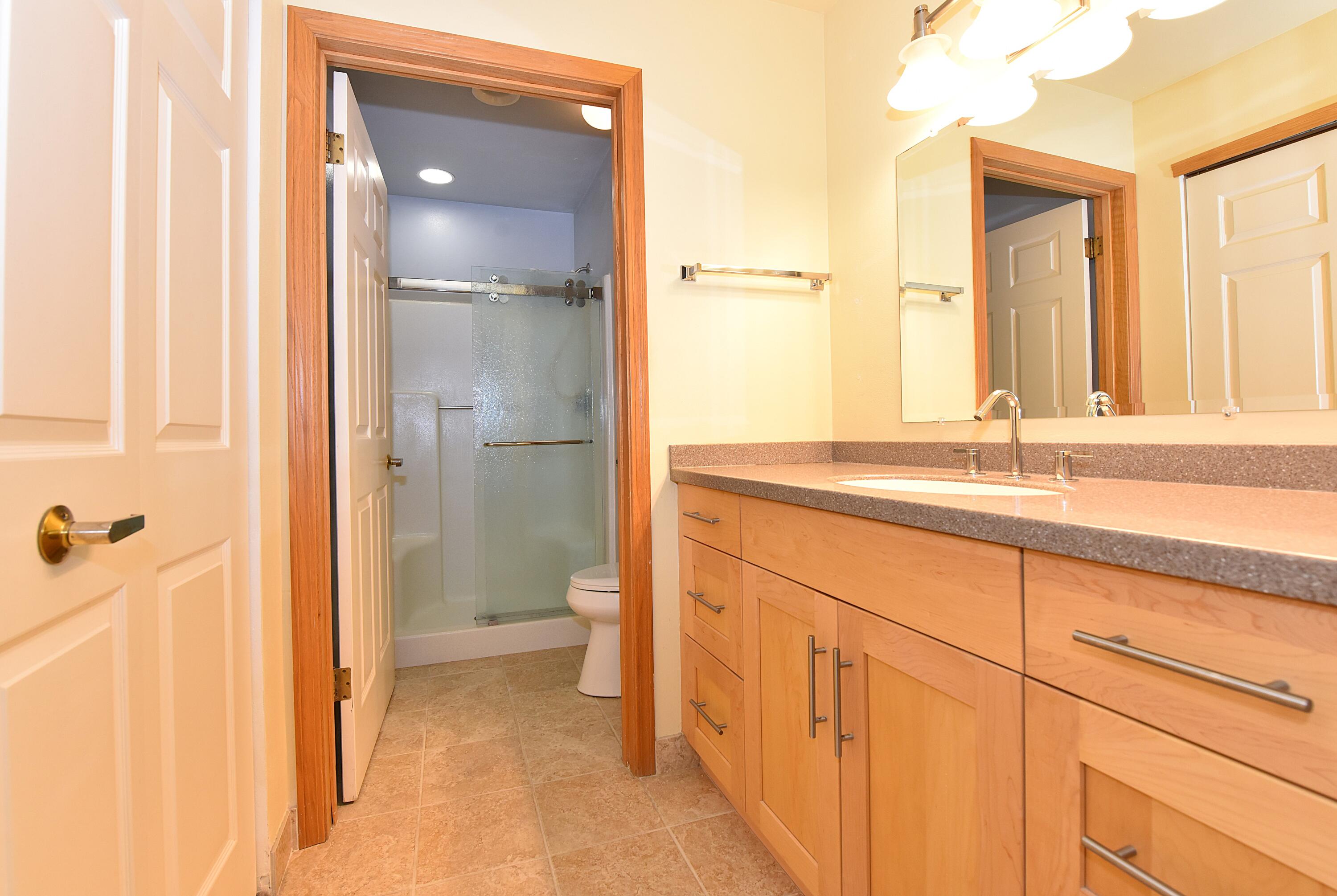 1600 West Green Tree Road, Unit A 101 Glendale, WI 53209 - Photo 17 of 32 DSC_5939