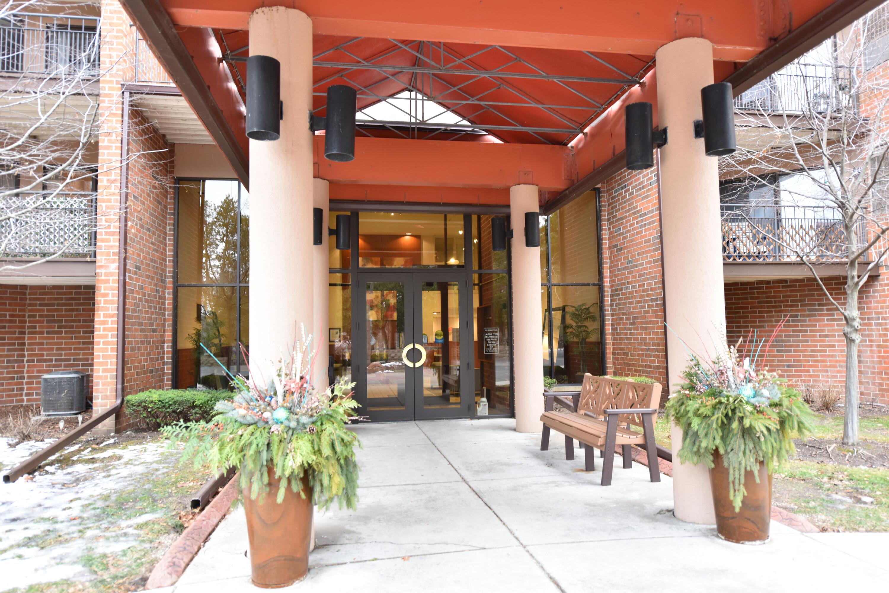 1600 West Green Tree Road, Unit A 101 Glendale, WI 53209 - Photo 2 of 32 DSC_5910