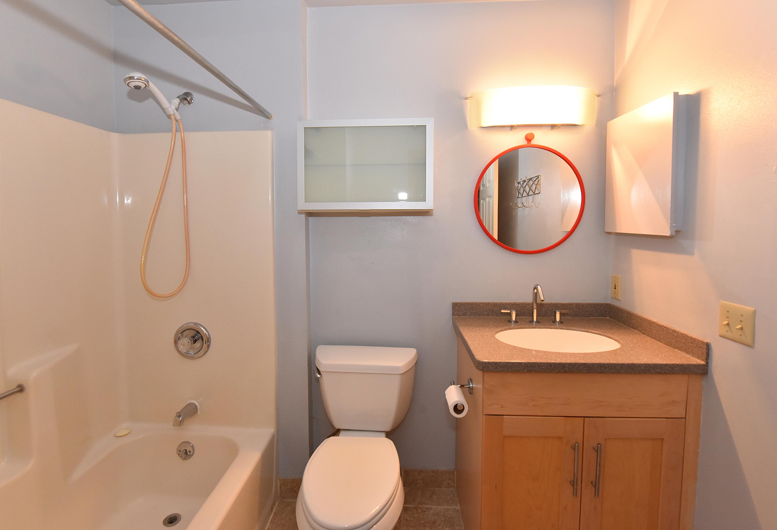 1600 West Green Tree Road, Unit A 101 Glendale, WI 53209 - Photo 21 of 32 DSC_5946