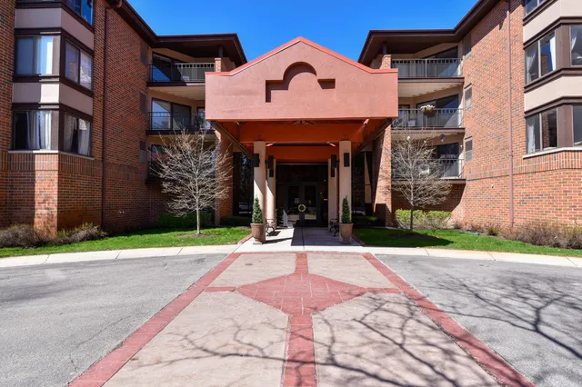 $219,900 | 1600 West Green Tree Road, Unit A 101, Glendale, WI 53209