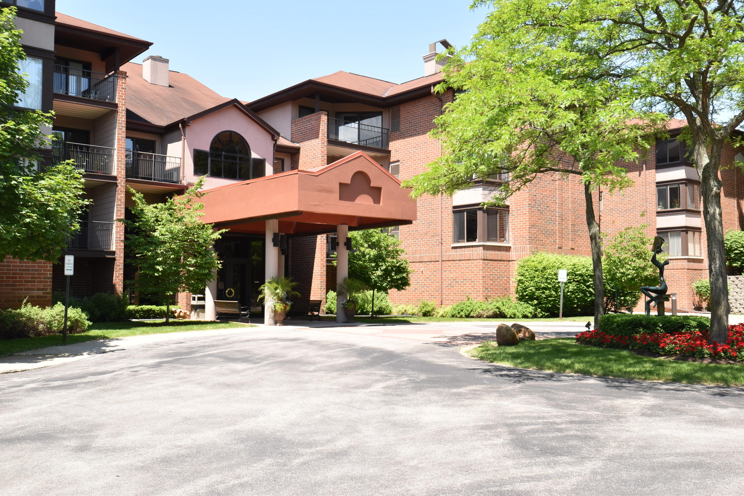 1600 West Green Tree Road, Unit A 101 Glendale, WI 53209 - Photo 32 of 32 DSC_0205