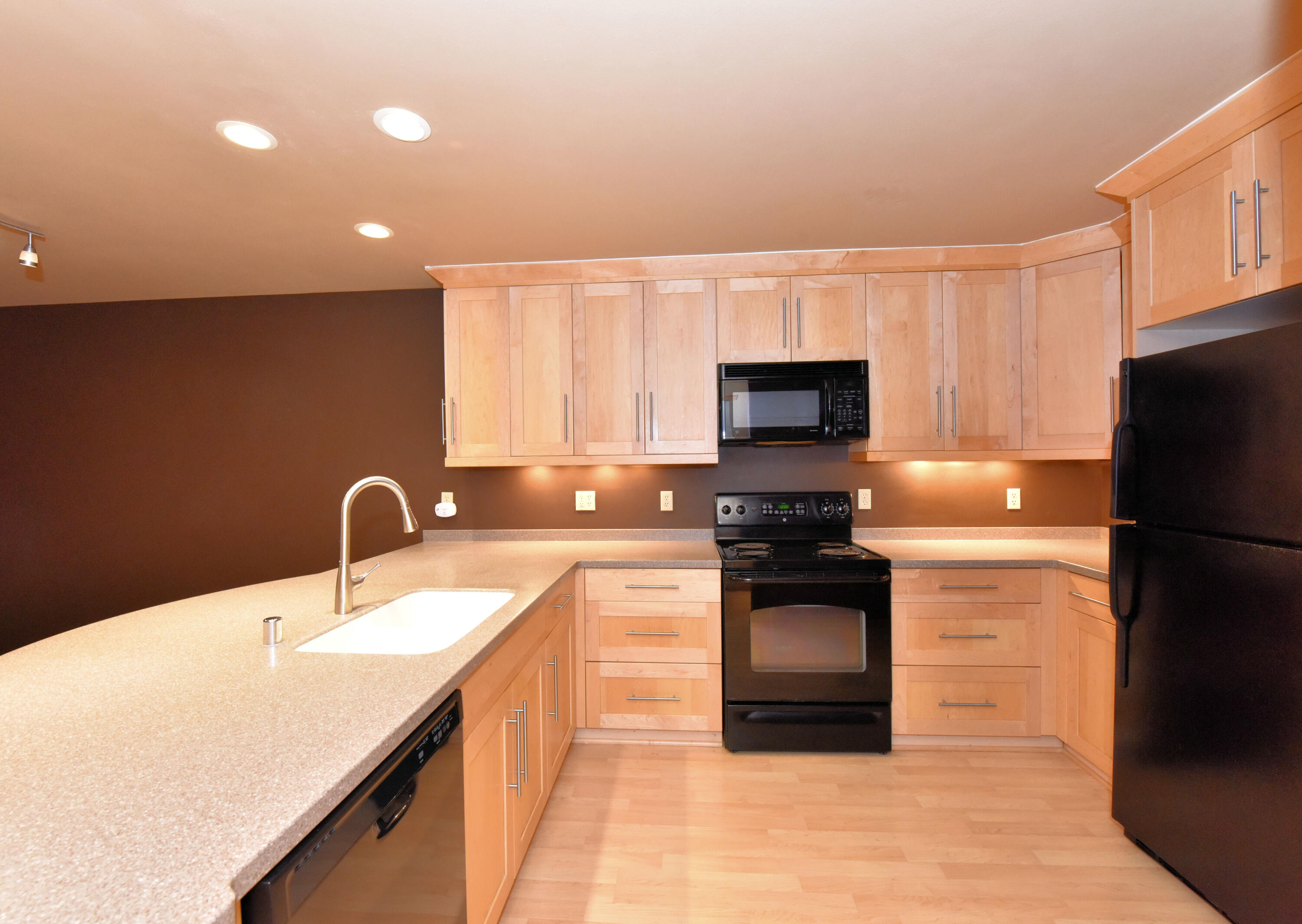 1600 West Green Tree Road, Unit A 101 Glendale, WI 53209 - Photo 7 of 32 DSC_5915