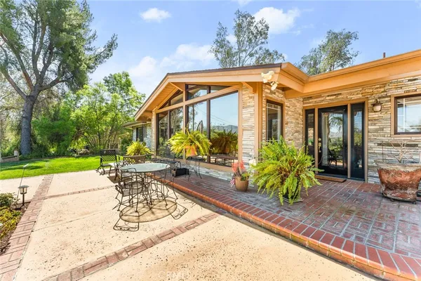 $915,000 | 5051 Victoria Avenue, Riverside, CA 92506