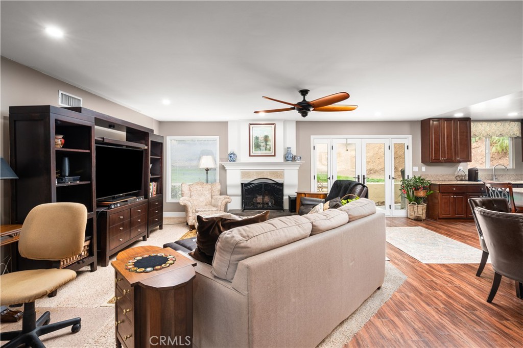 5051 Victoria Avenue Riverside, CA 92506 - Photo 11 of 45 family room