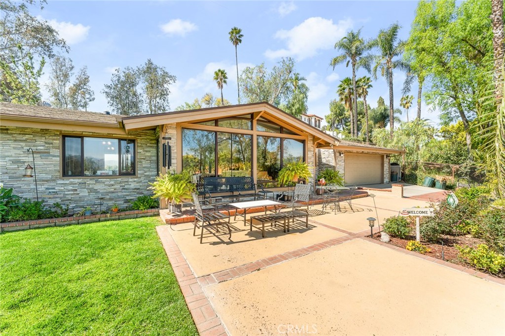 5051 Victoria Avenue Riverside, CA 92506 - Photo 2 of 45