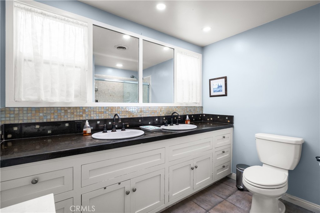 5051 Victoria Avenue Riverside, CA 92506 - Photo 28 of 45 bathroom 2