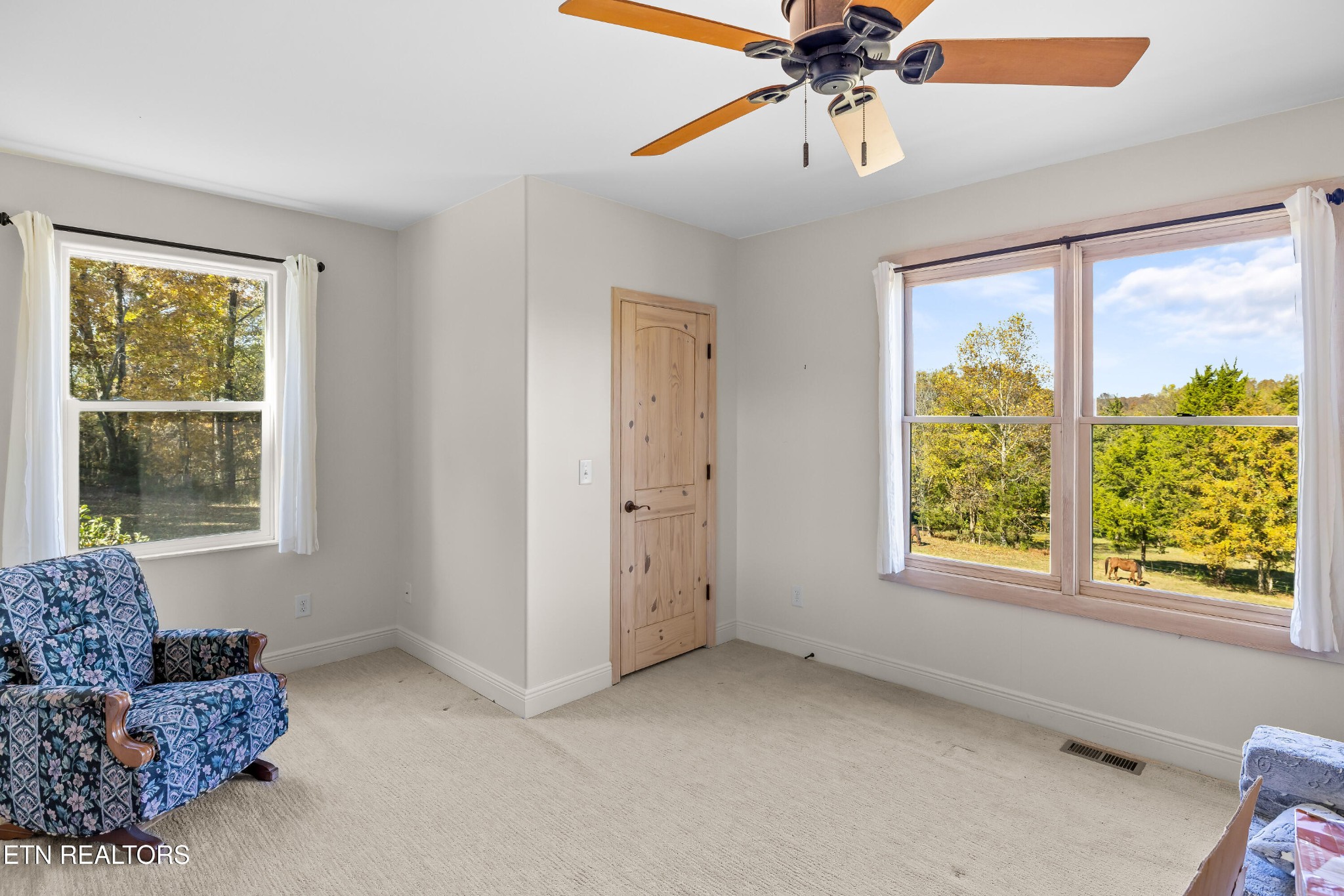 3070 West Fork Road Loudon, TN 37774 - Photo 24 of 48 a living room with furniture and window
