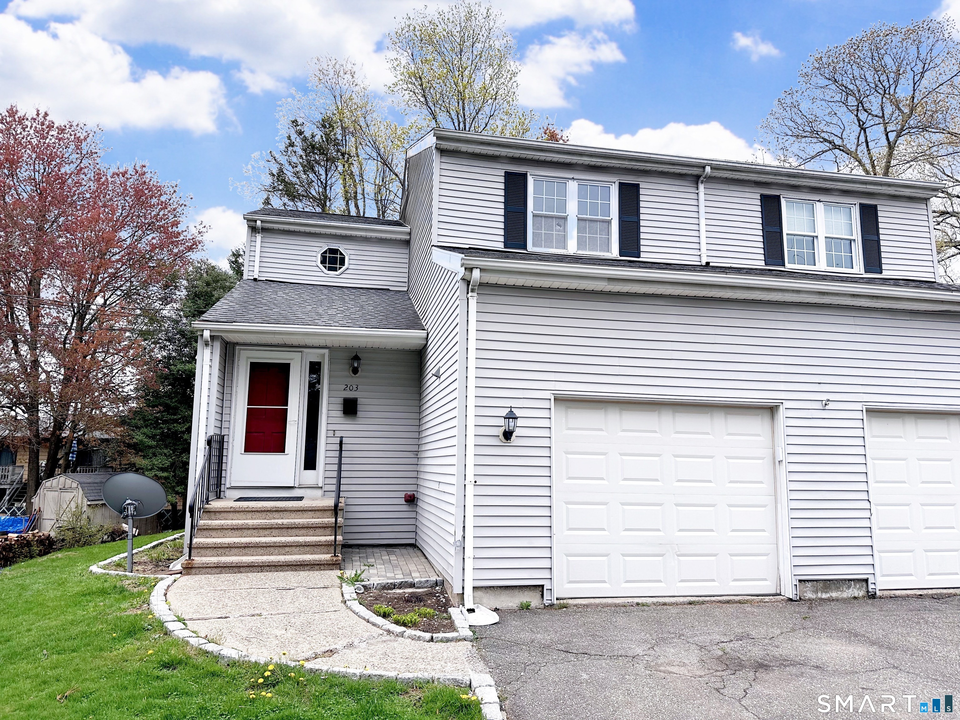 203 Capewell Avenue Waterbury, CT 06708 - Photo 3 of 38