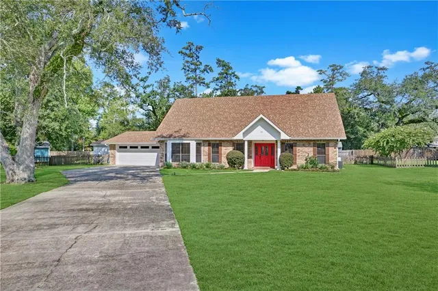 $488,000 | 102 Chickamaw Place, Mandeville, LA 70471