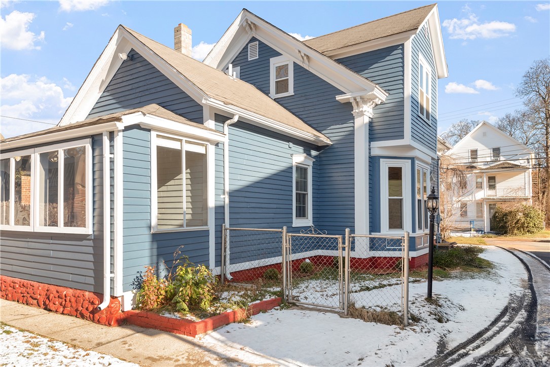 383 Providence Street Woonsocket, RI 02895 - Photo 4 of 30 Gallery Image 4