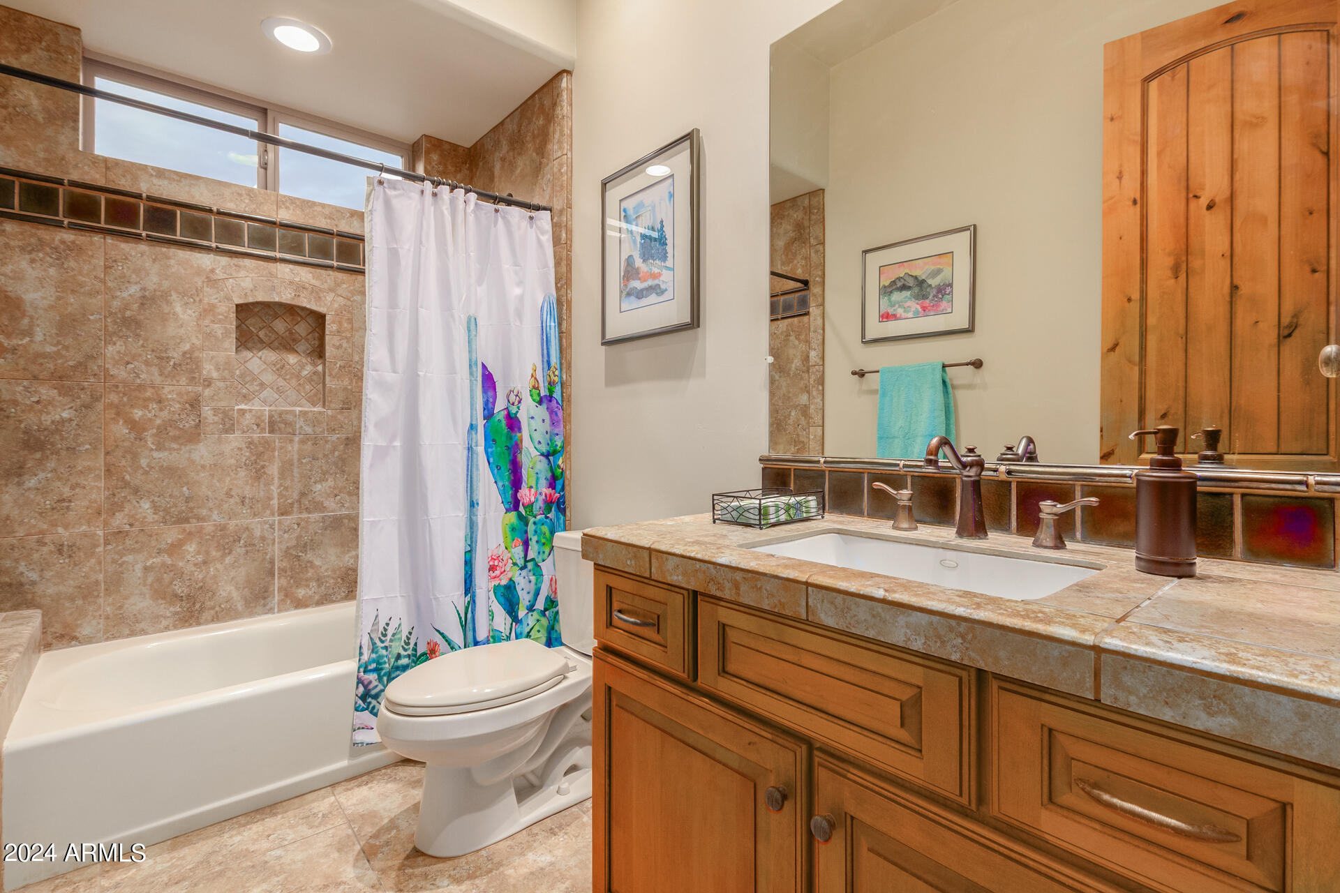 107 East Summerside Road Phoenix, AZ 85042 - Photo 24 of 51 HALL BATH