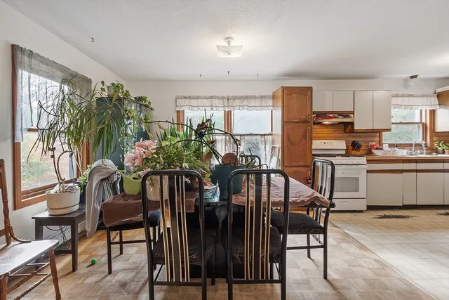 $335,000 | 321 Doe Valley Road, Athol, MA 01331