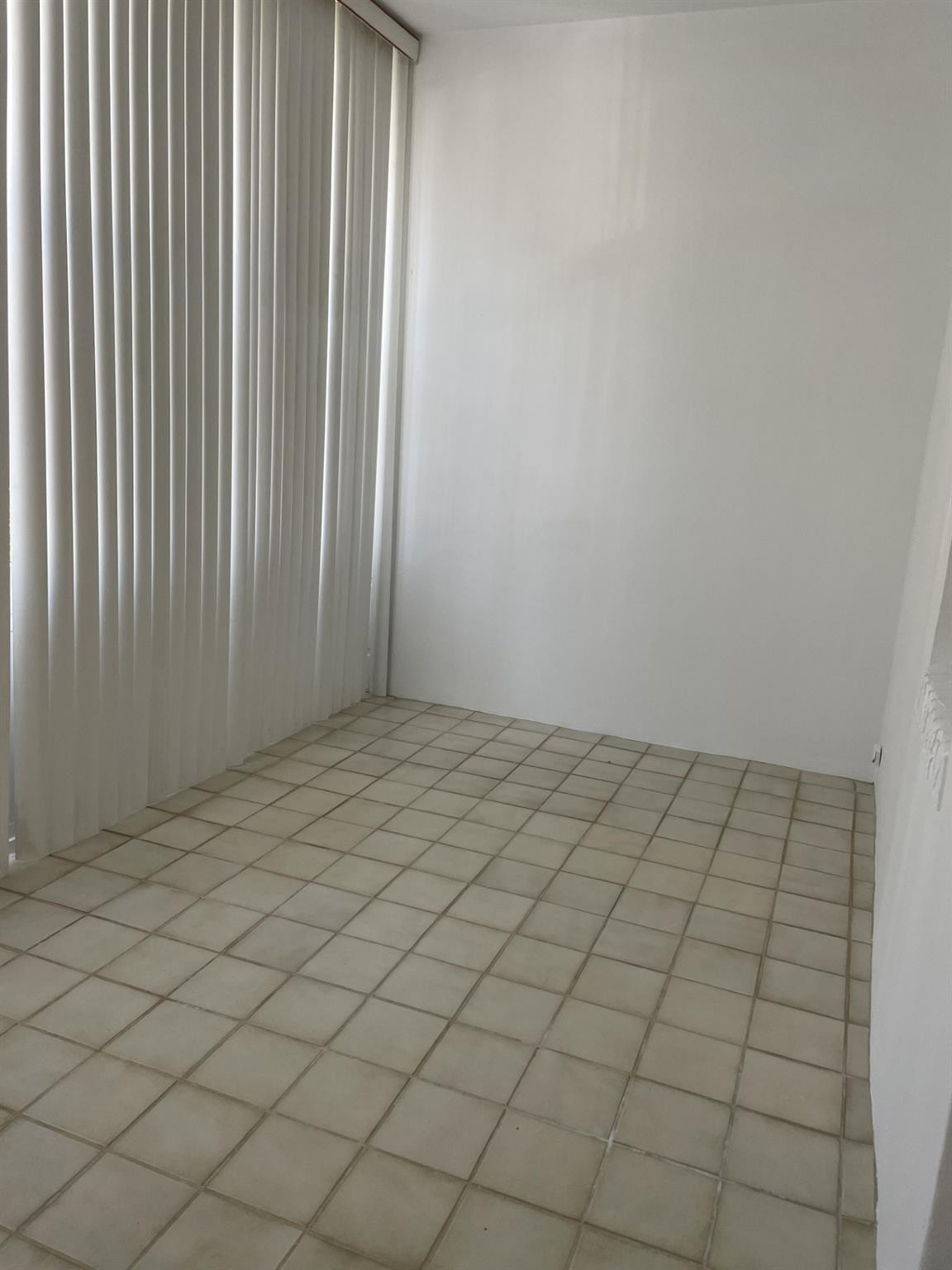 424 North Riverside Drive, Unit 102 Pompano Beach, FL 33062 - Photo 14 of 16 a view of a room