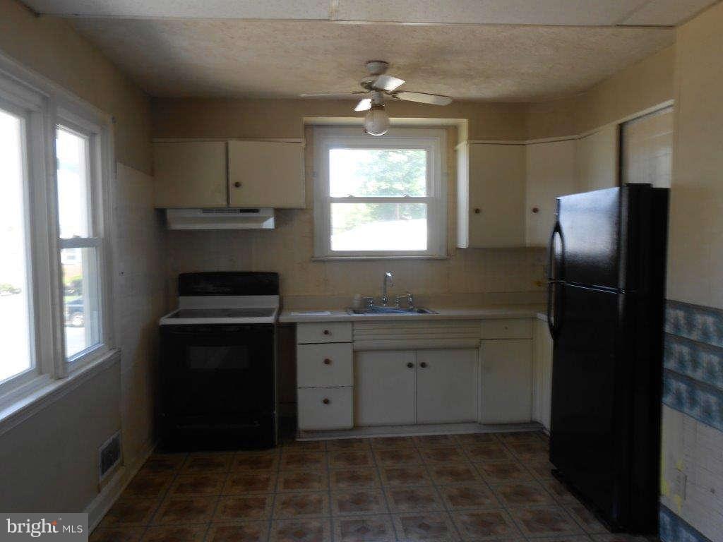 6820 Westridge Road Baltimore, MD 21207 - Photo 2 of 13 Kitchen