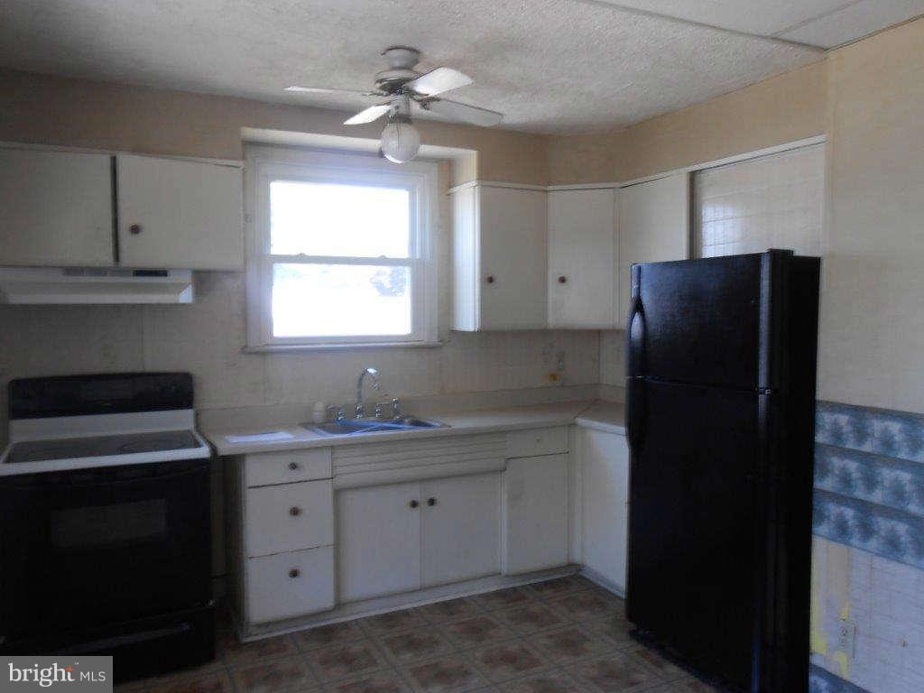 6820 Westridge Road Baltimore, MD 21207 - Photo 3 of 13 Kitchen