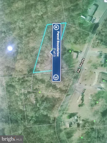 a view of a back yard