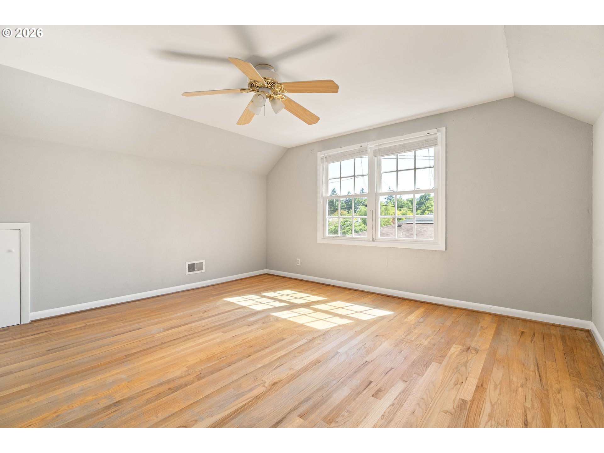 7541 Northeast Alameda Street Portland, OR 97213 - Photo 25 of 35 a view of an empty room and window