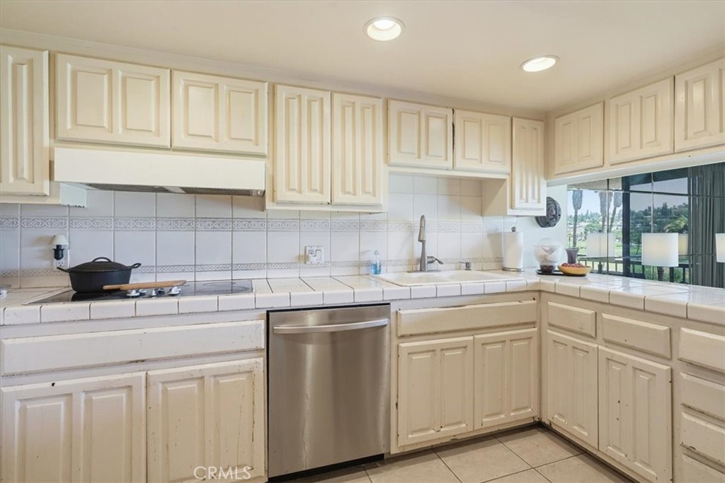 5555 Canyon Crest Drive, Unit 2F Riverside, CA 92507 - Photo 13 of 29
