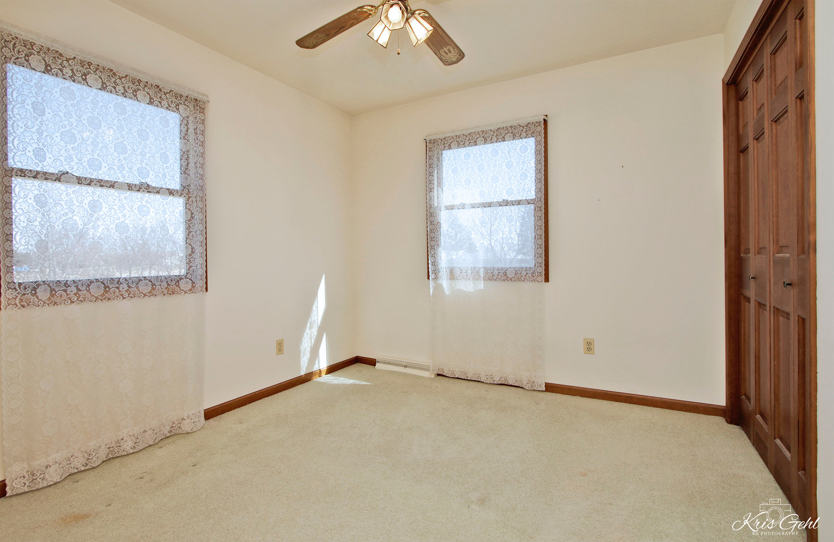 1004 Paddock Road Spring Grove, IL 60081 - Photo 10 of 26 an empty room with a window