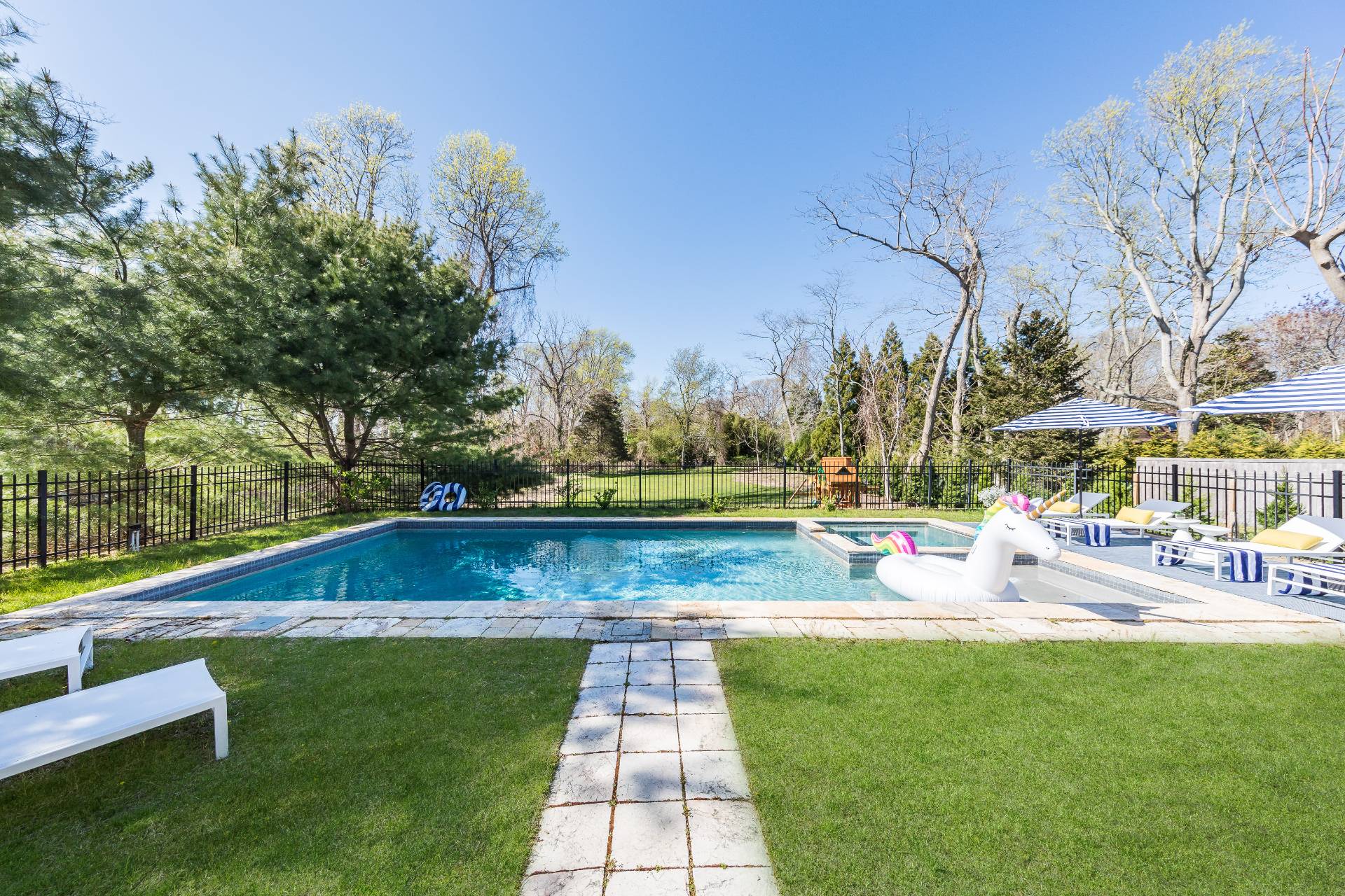 2867 Noyack Road Sag Harbor, NY 11963 - Photo 4 of 30 Gallery Image 4