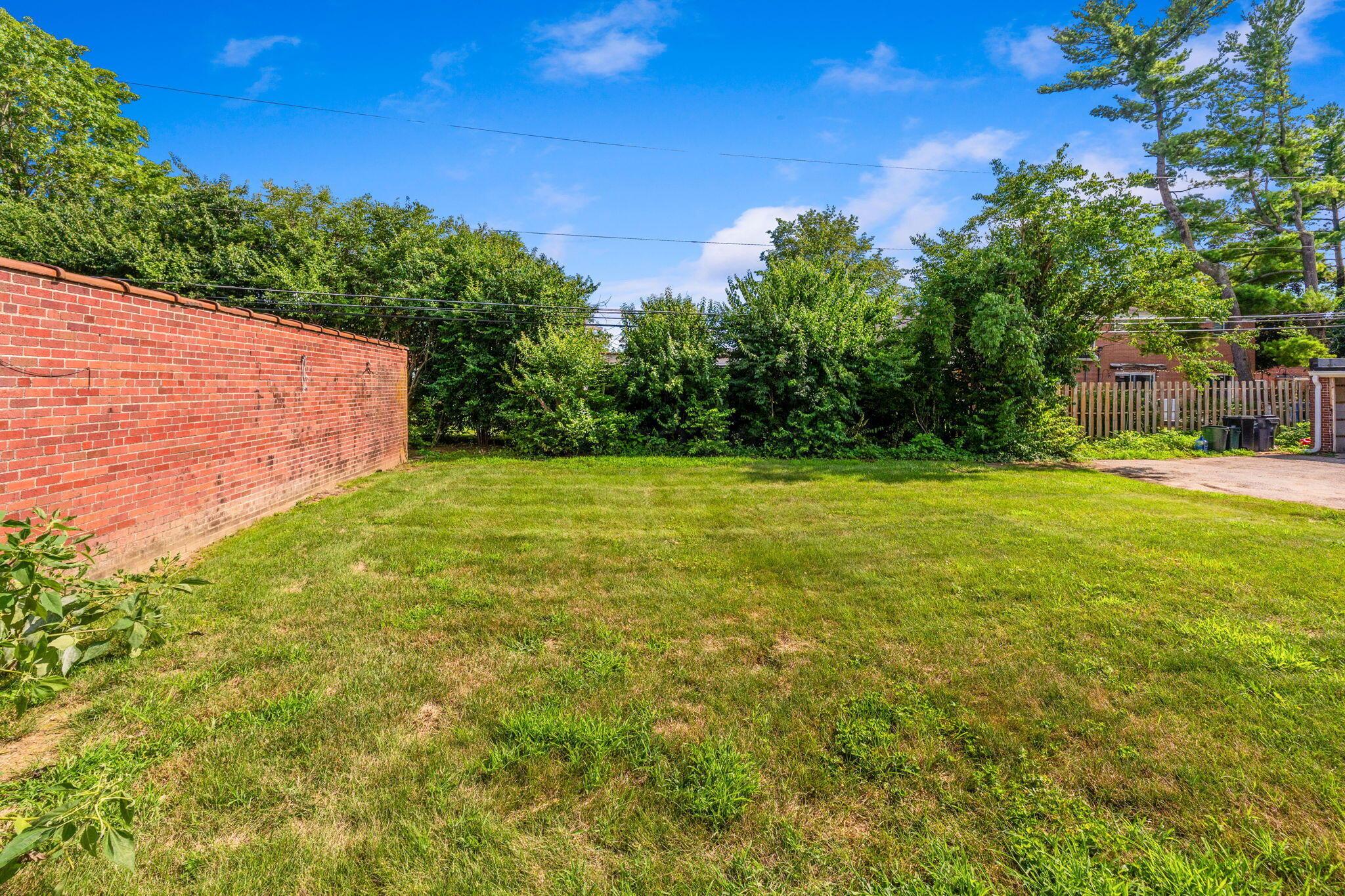 2043 Ridgeview Road Columbus, OH 43221 - Photo 12 of 25 2043-2049 Ridgeview (Exterior)-10