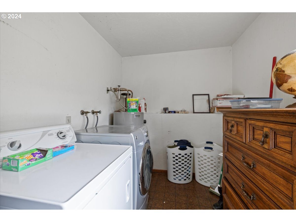 18668 Ranch Road Brookings, OR 97415 - Photo 33 of 48 a utility room with dryer and washer