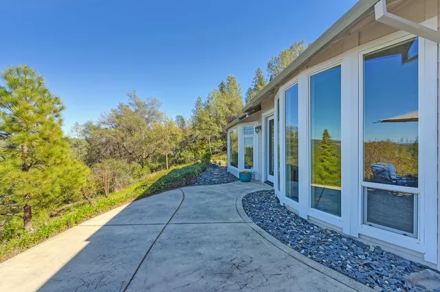 a view of a pathway of a house