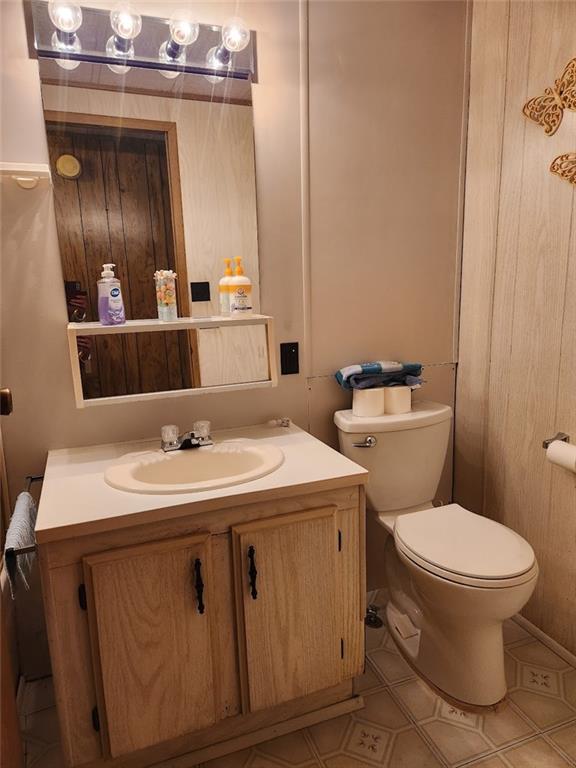 935 Rockdale Road Butler, PA 16002 - Photo 15 of 34 a bathroom with a toilet sink and mirror