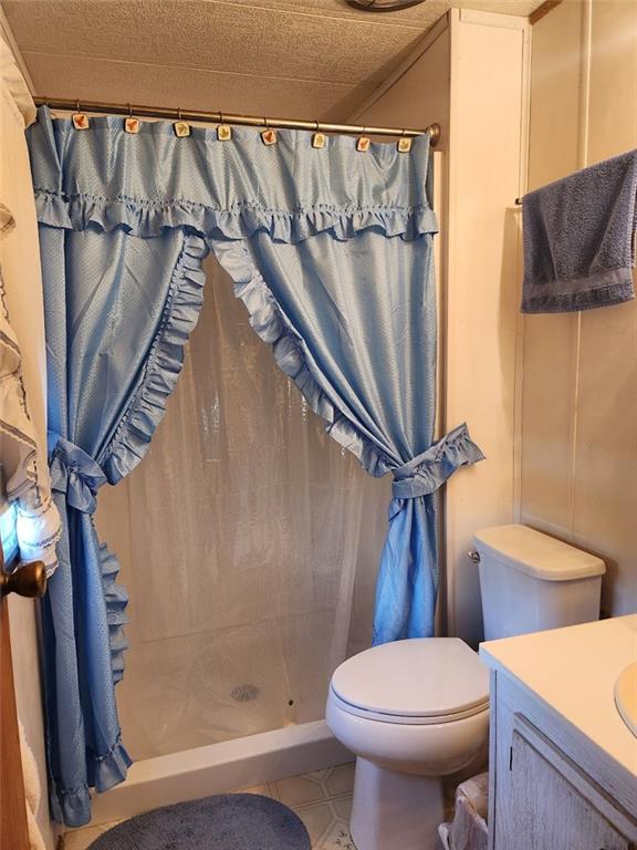 935 Rockdale Road Butler, PA 16002 - Photo 18 of 34 a bathroom with a shower a toilet and a sink