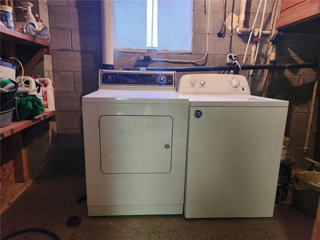 935 Rockdale Road Butler, PA 16002 - Photo 23 of 34 a utility room with dryer and washer
