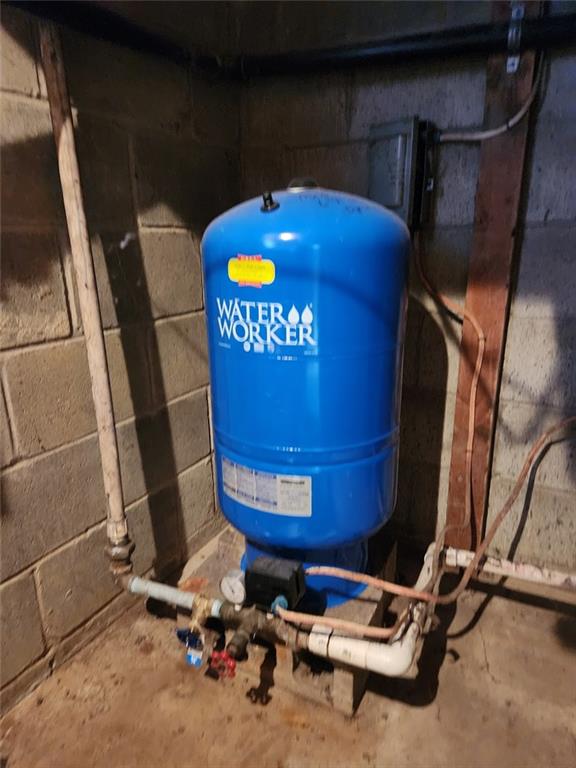 935 Rockdale Road Butler, PA 16002 - Photo 24 of 34 a view of a room with gym equipment