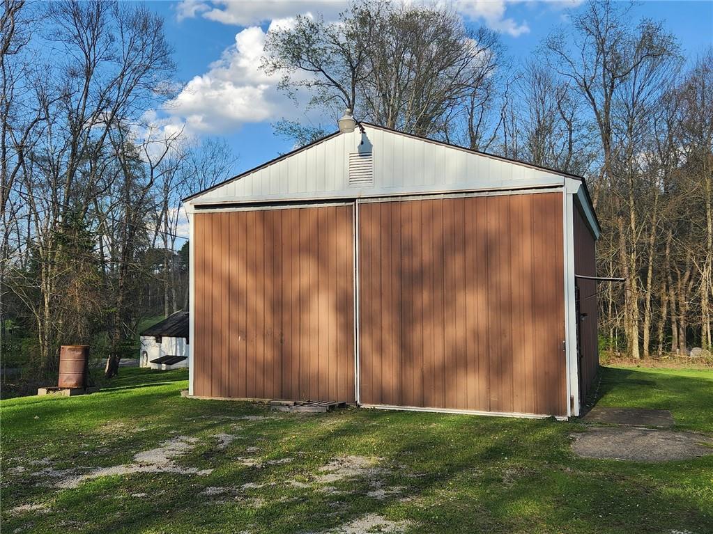 935 Rockdale Road Butler, PA 16002 - Photo 33 of 34 a backyard of a house with lots of green space