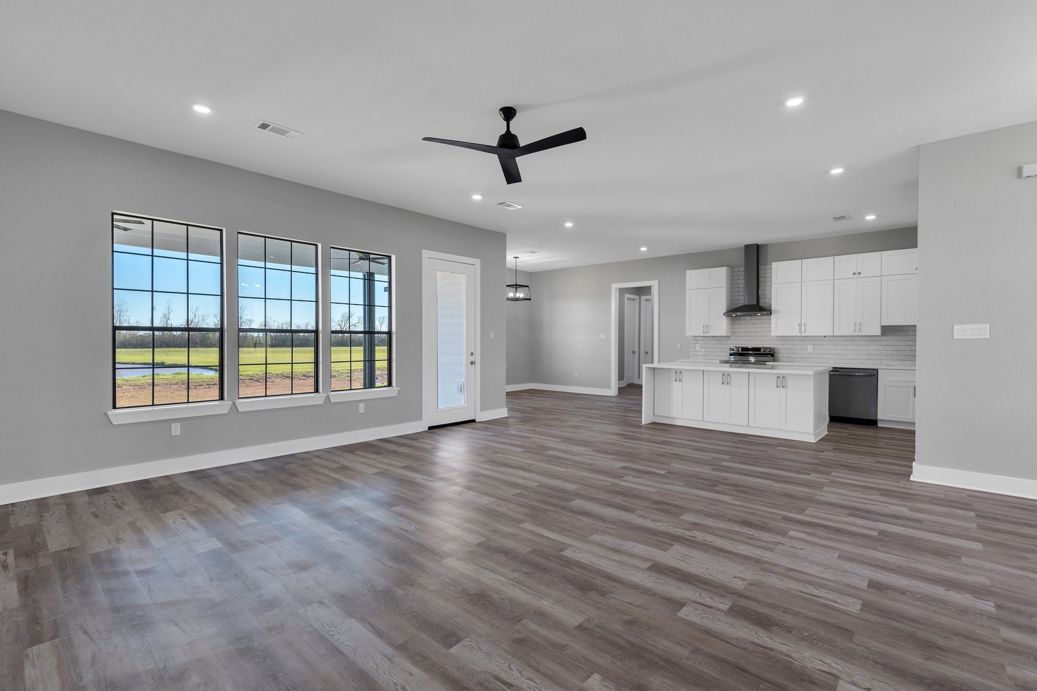 519 Chuckwagon Trail Angleton, TX 77515 - Photo 10 of 34 a view of an empty room with a kitchen and a window