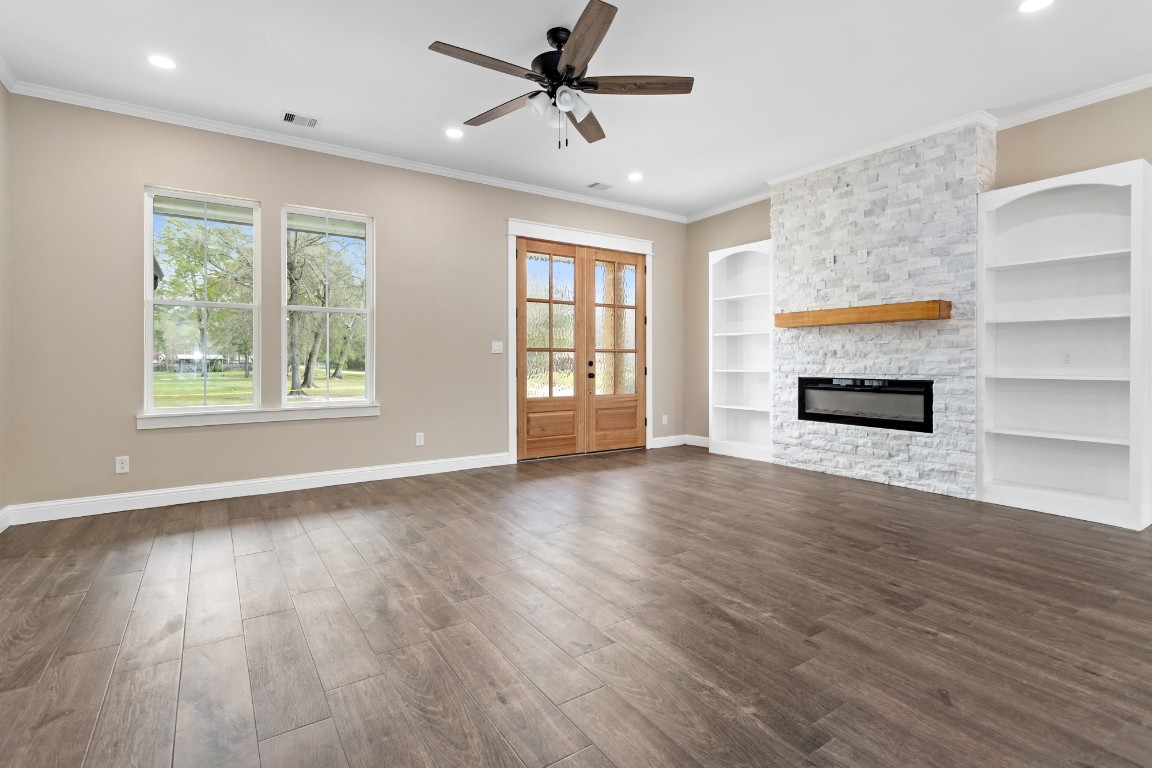 1130 Lyndale Street Vidor, TX 77662 - Photo 11 of 44 a view of an empty room with window and wooden floor