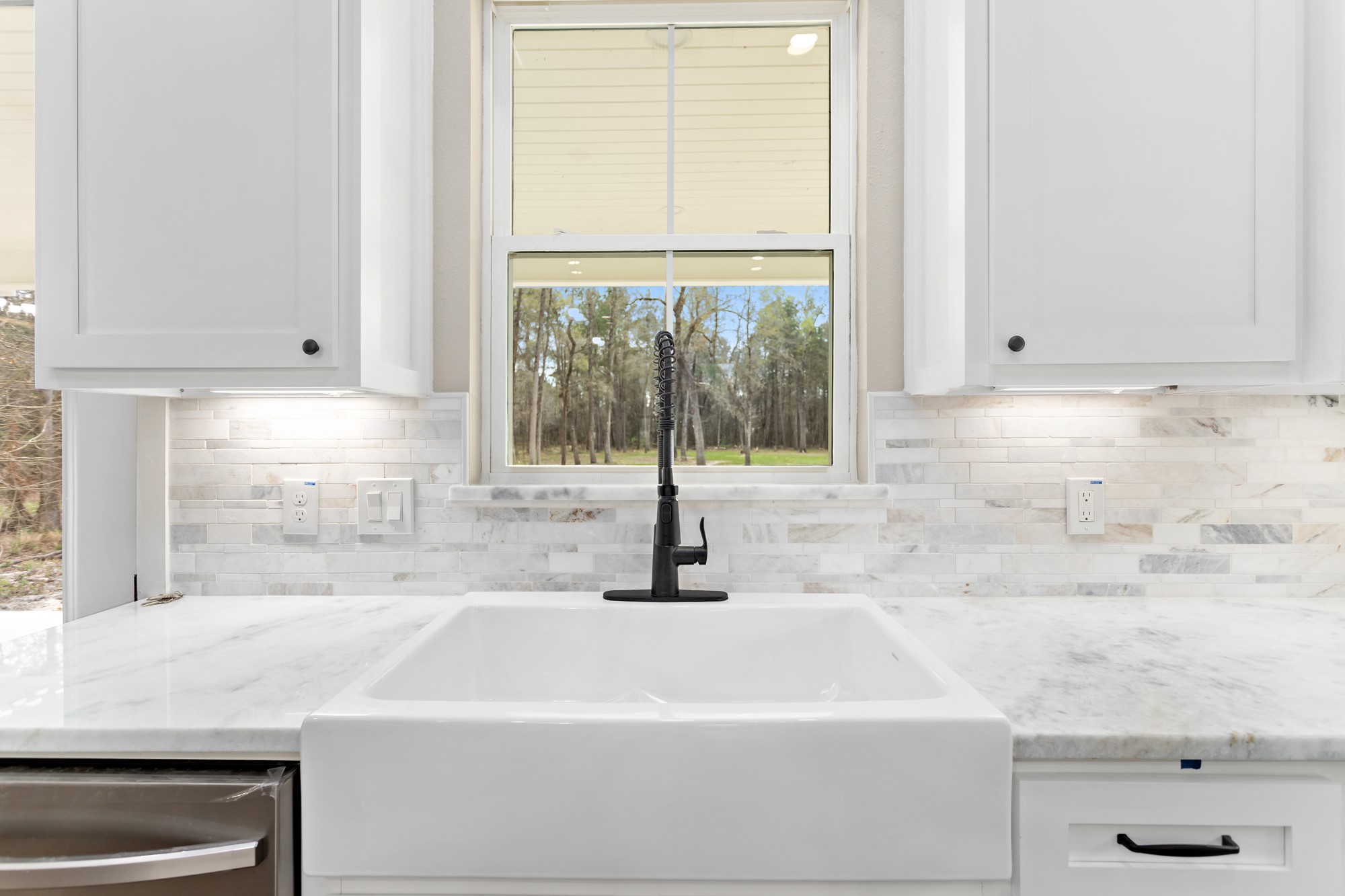 1130 Lyndale Street Vidor, TX 77662 - Photo 20 of 44 a bathroom with a sink and a window