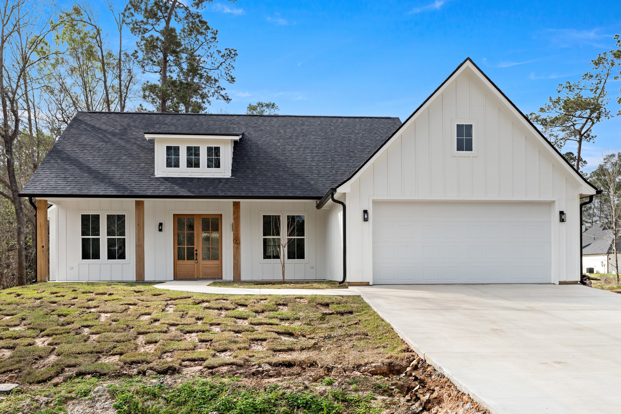 1130 Lyndale Street Vidor, TX 77662 - Photo 2 of 44 a front view of a house with a yard
