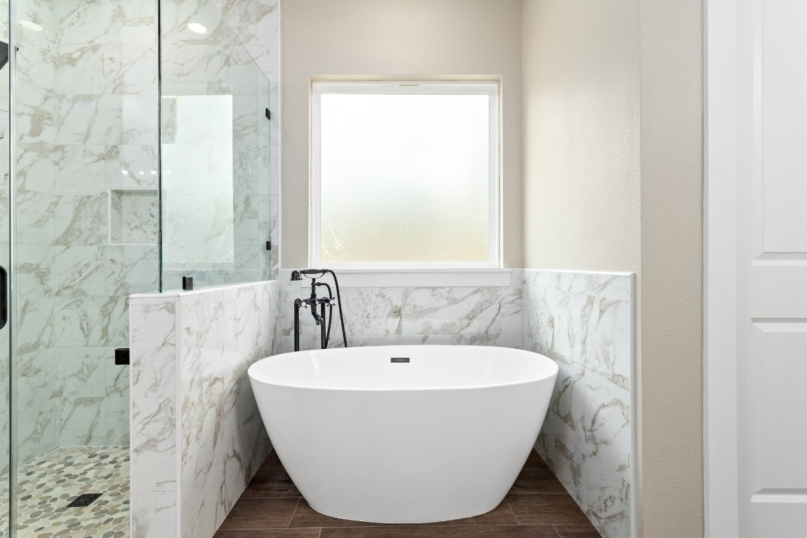 1130 Lyndale Street Vidor, TX 77662 - Photo 30 of 44 a white bath tub sitting next to a white sink