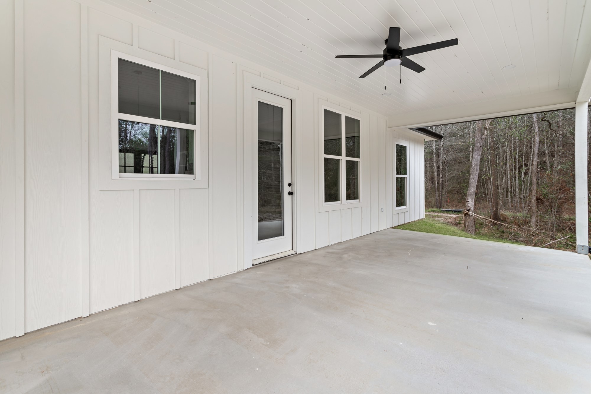 1130 Lyndale Street Vidor, TX 77662 - Photo 37 of 44 a view of a livingroom with a ceiling fan and window