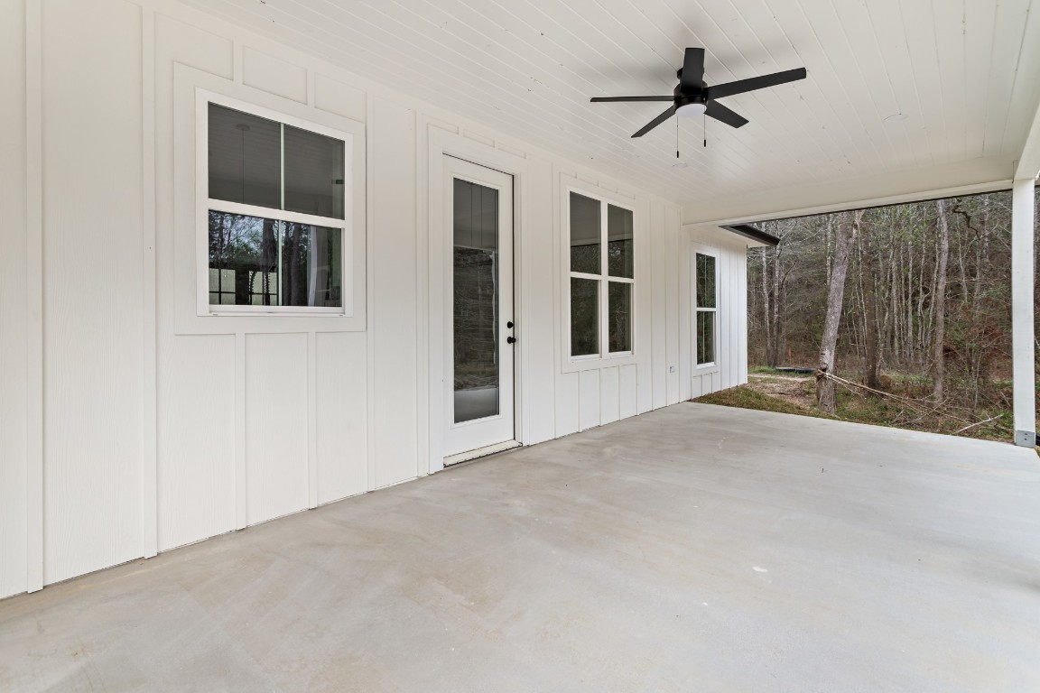 1130 Lyndale Street Vidor, TX 77662 - Photo 38 of 44 a view of a livingroom with a ceiling fan and window